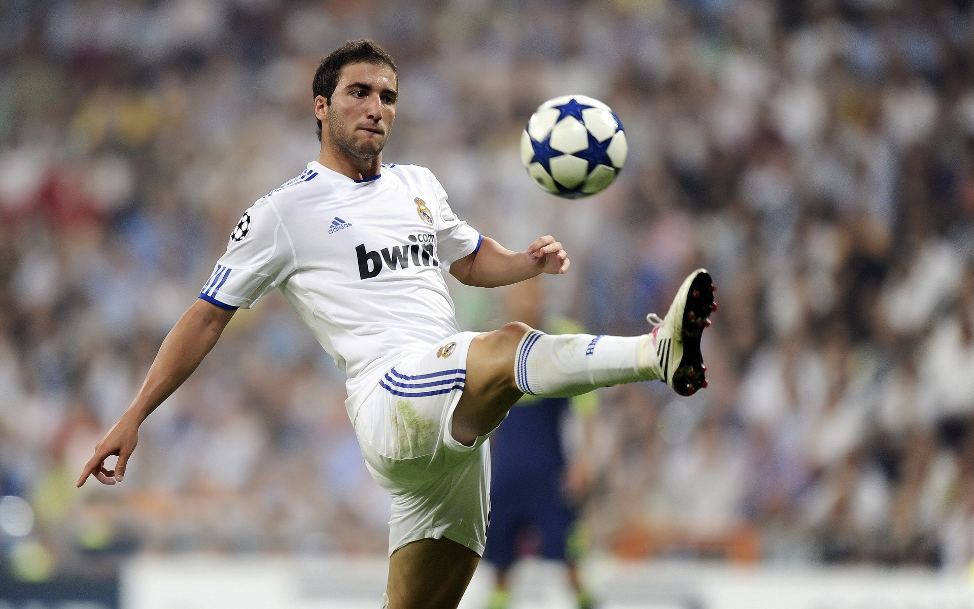 意甲球队基于肌肉疲劳累积评分建立训练负荷闭环模型