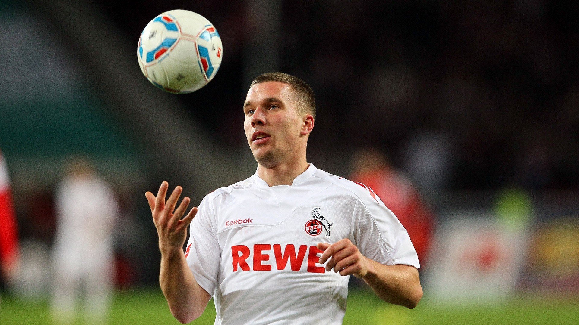 奥尔韦拉决赛冲线瞬间引爆全场，奥尔伟业